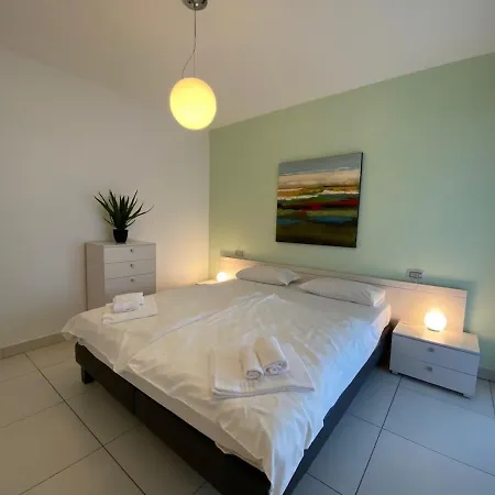 Διαμέρισμα Italian Lakes Ground Floor With Pool